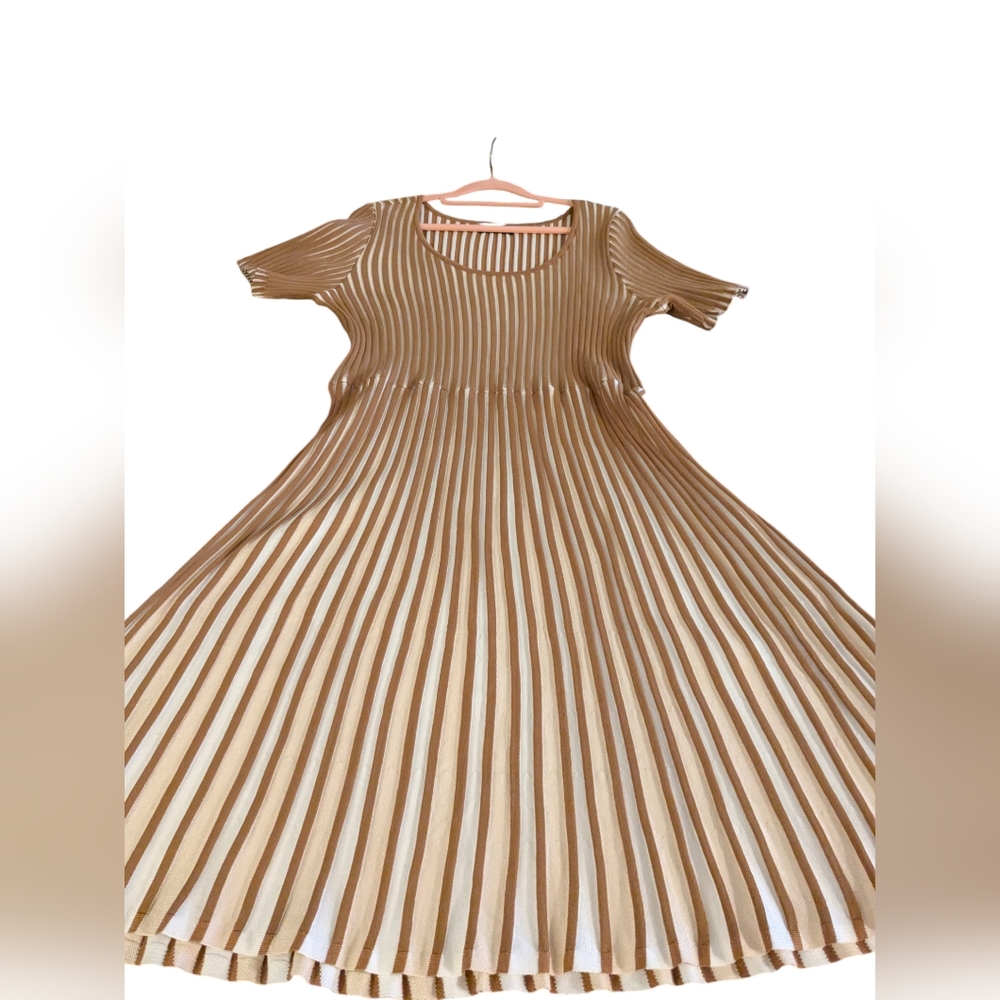 NWT Lane Bryant Stretchy Pleated Caramel/Cream Dress. Sz 18/20 - Picture 4 of 14